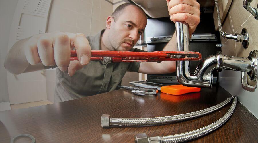 Expert burst pipe repair services in Latimer, IA